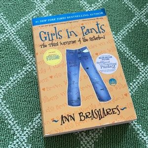 📚 Girls in Pants